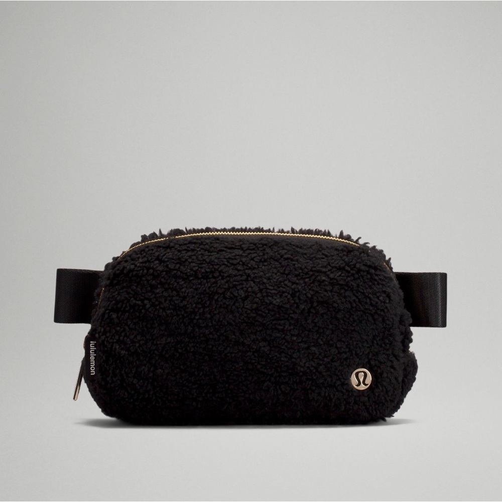 Lululemon Everywhere Belt Bag Sherpa Fleece Black